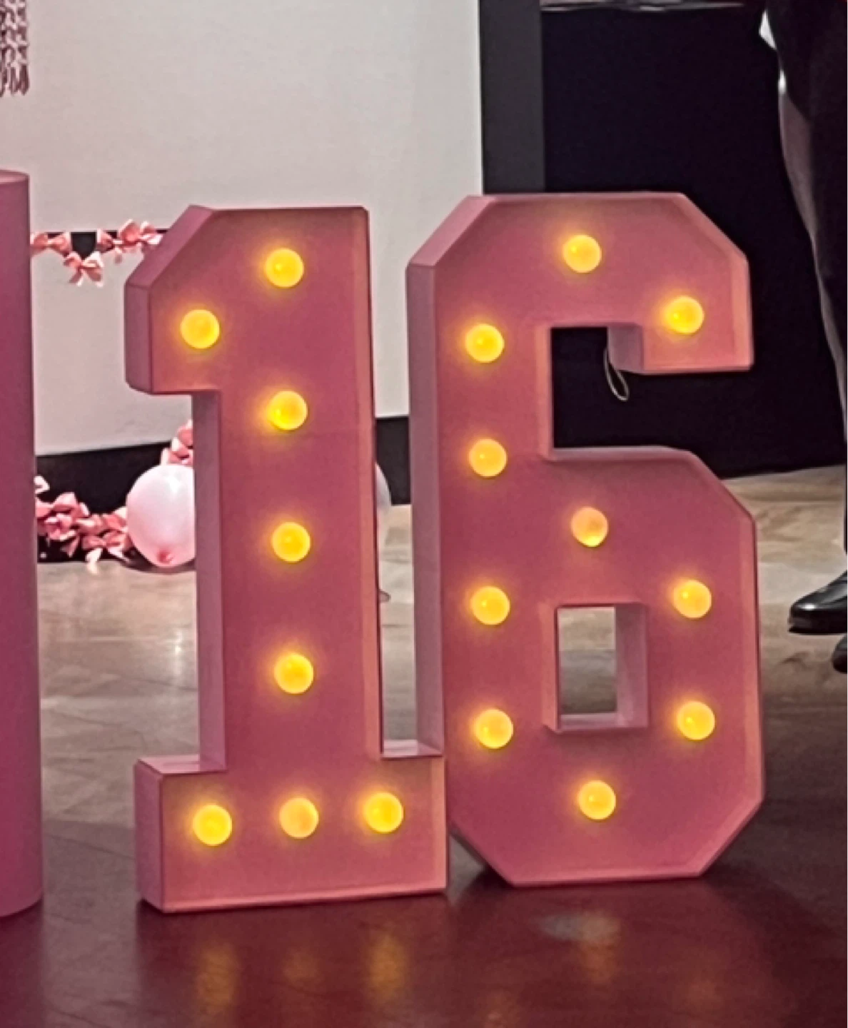 Light Up "16" Marquee Numbers