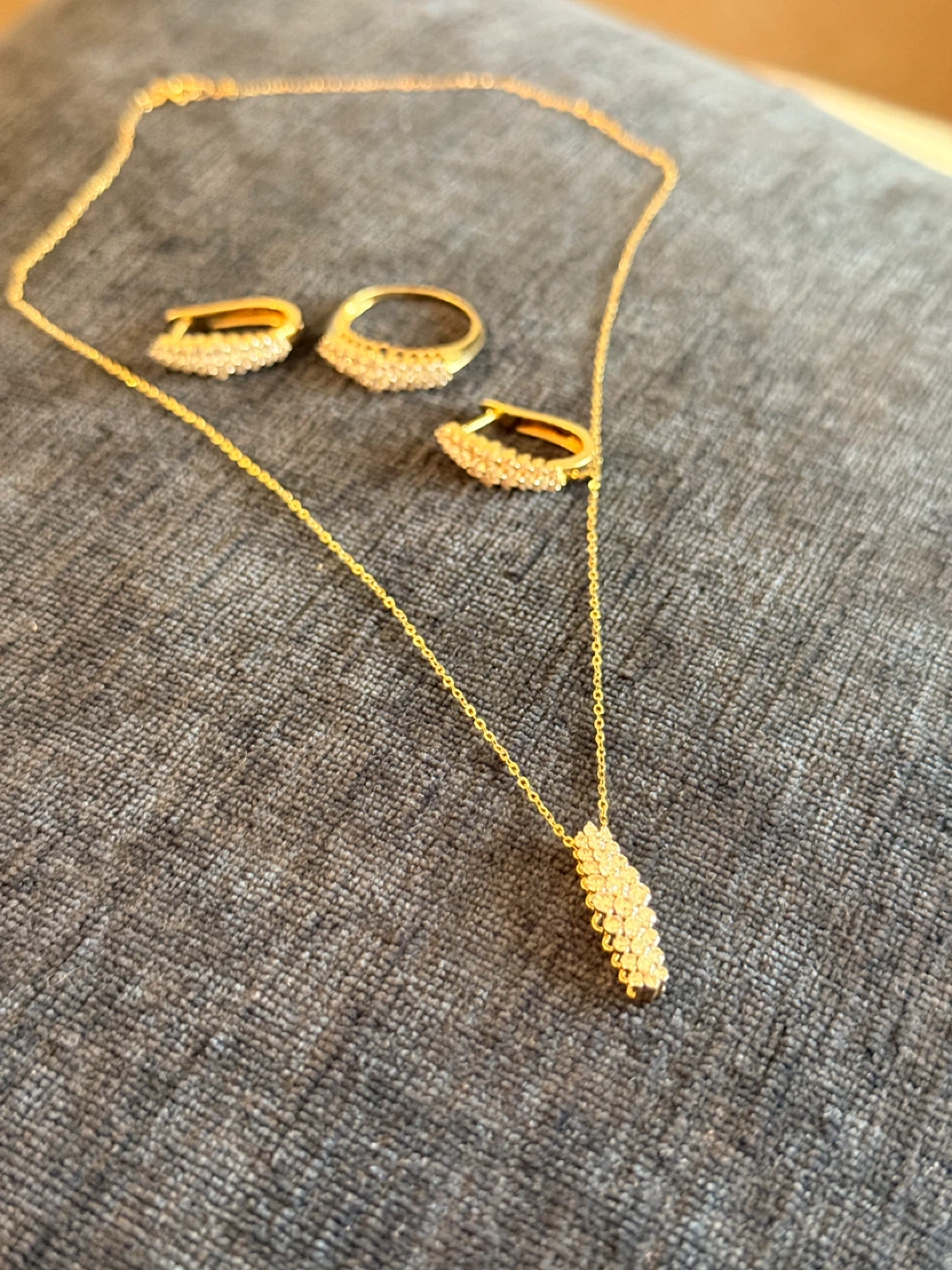Dubai Gold 18K and Diamond  necklace, earrings and Ring  set