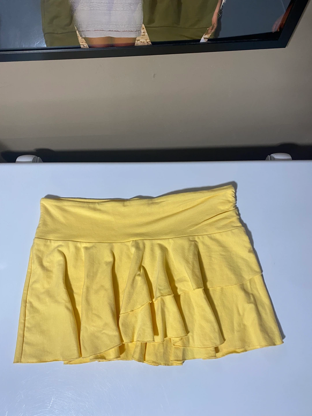Adorable, short mini ruffled skirt