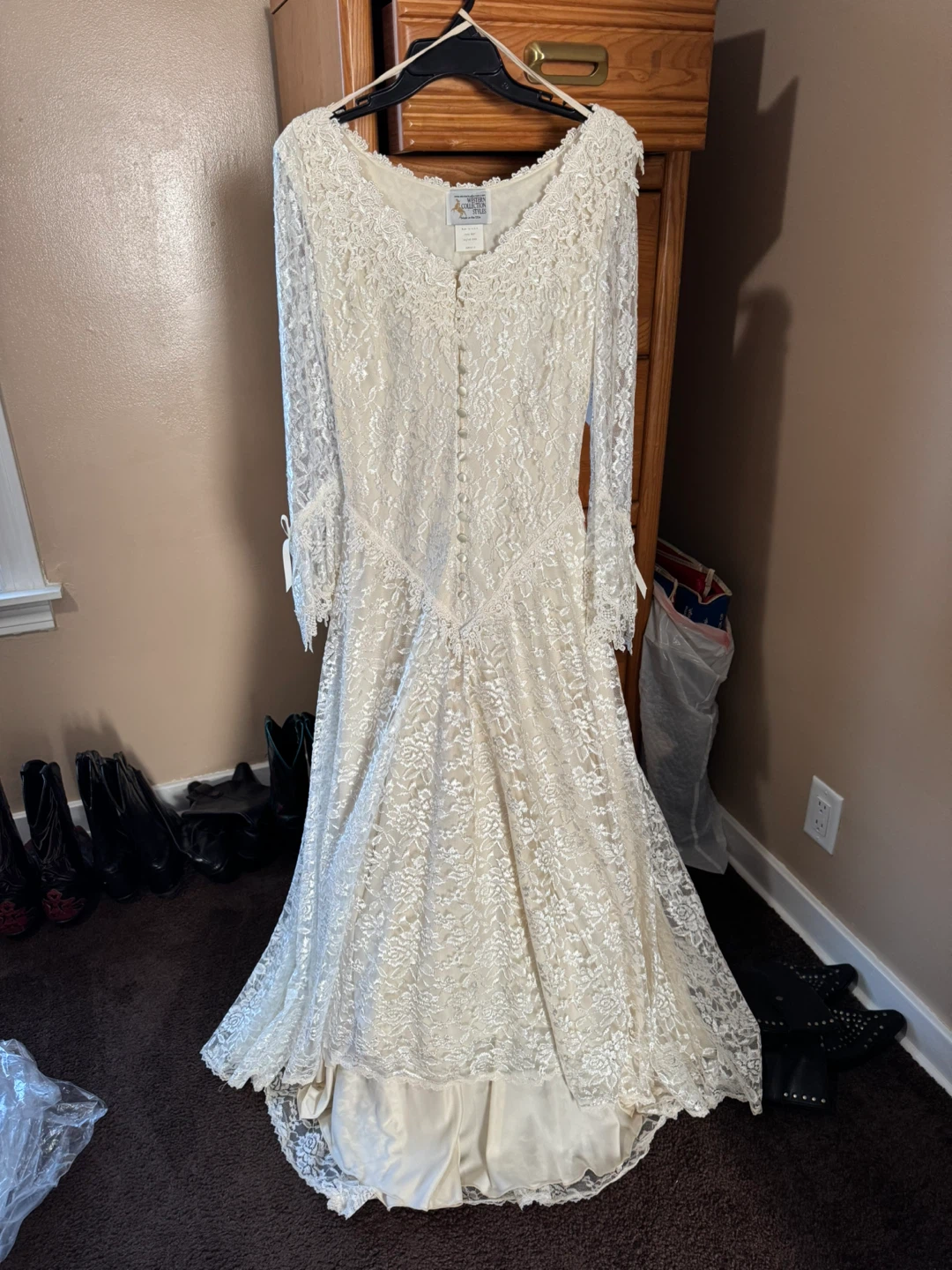 Vintage Western Wear Lace Wedding Dress with Veil