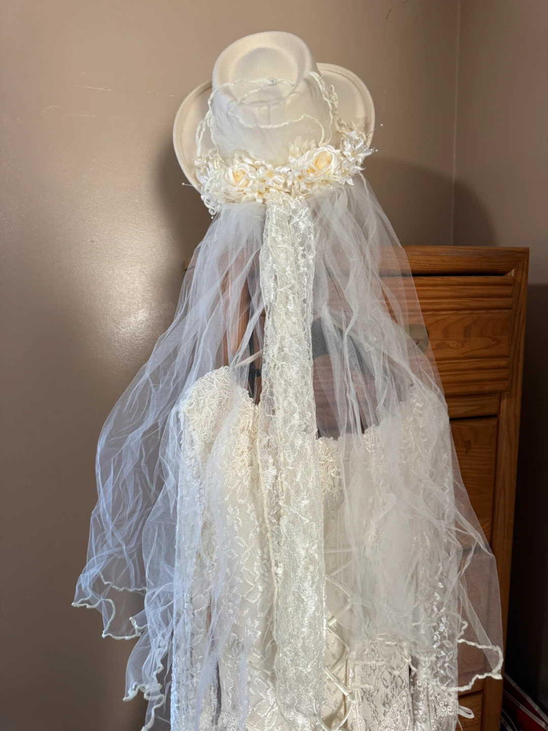 Vintage Western Wear Lace Wedding Dress with Veil - photo 3