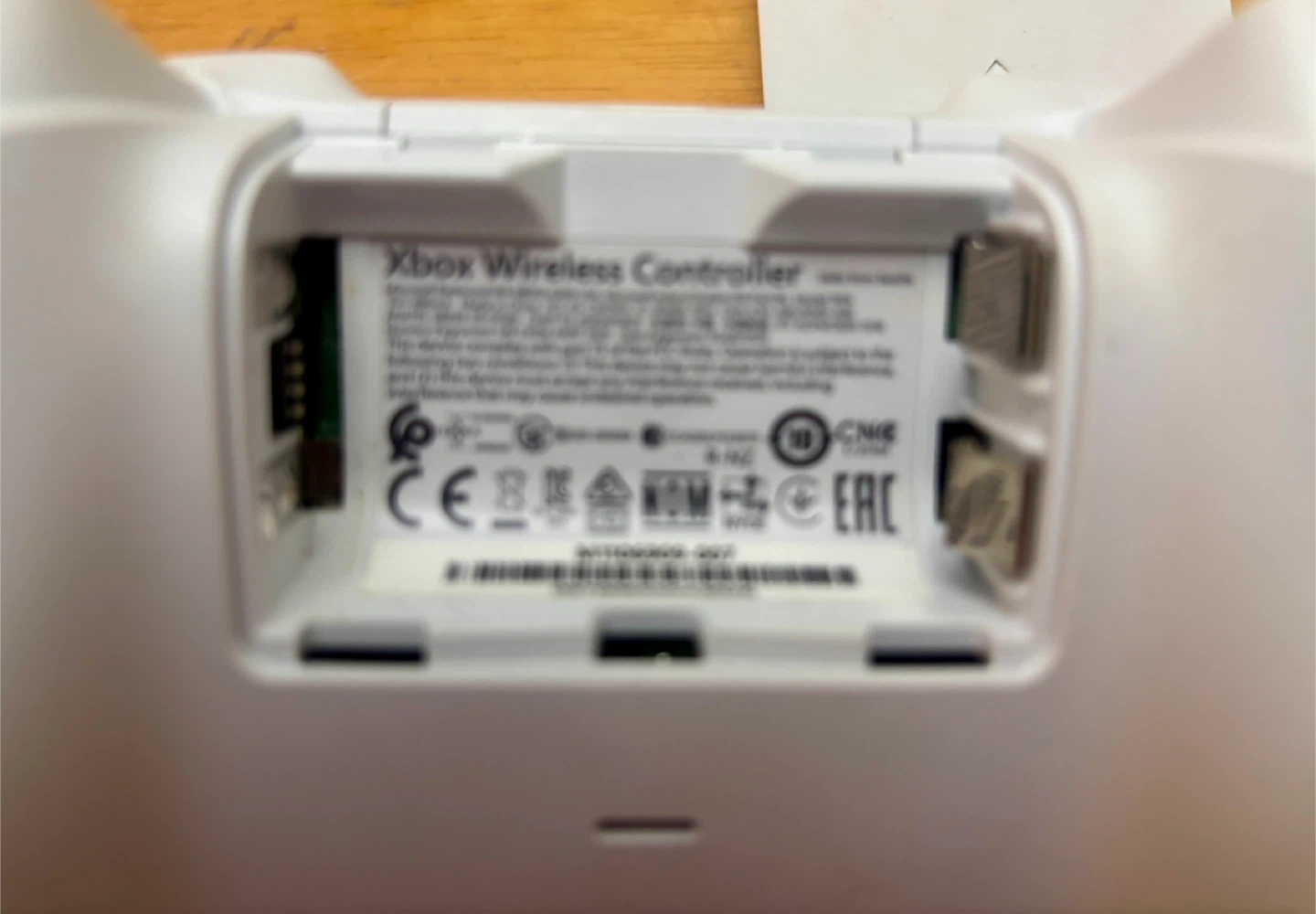 White Xbox Wireless Controller - photo 3