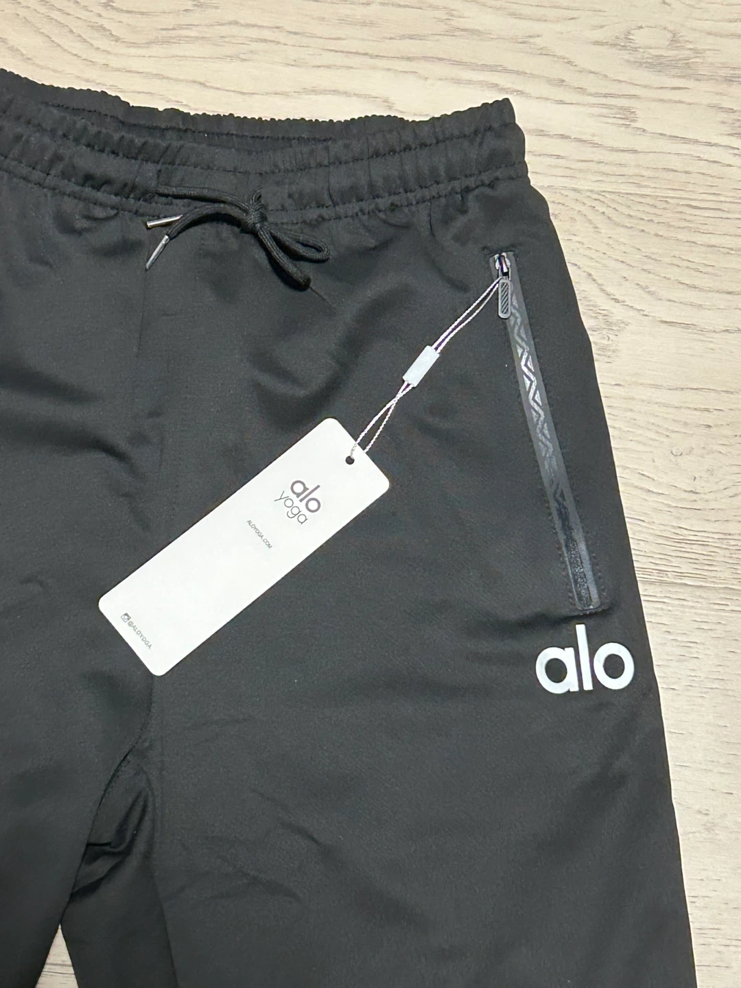 Alo Yoga Black Athletic Pants Size Medium - photo 2