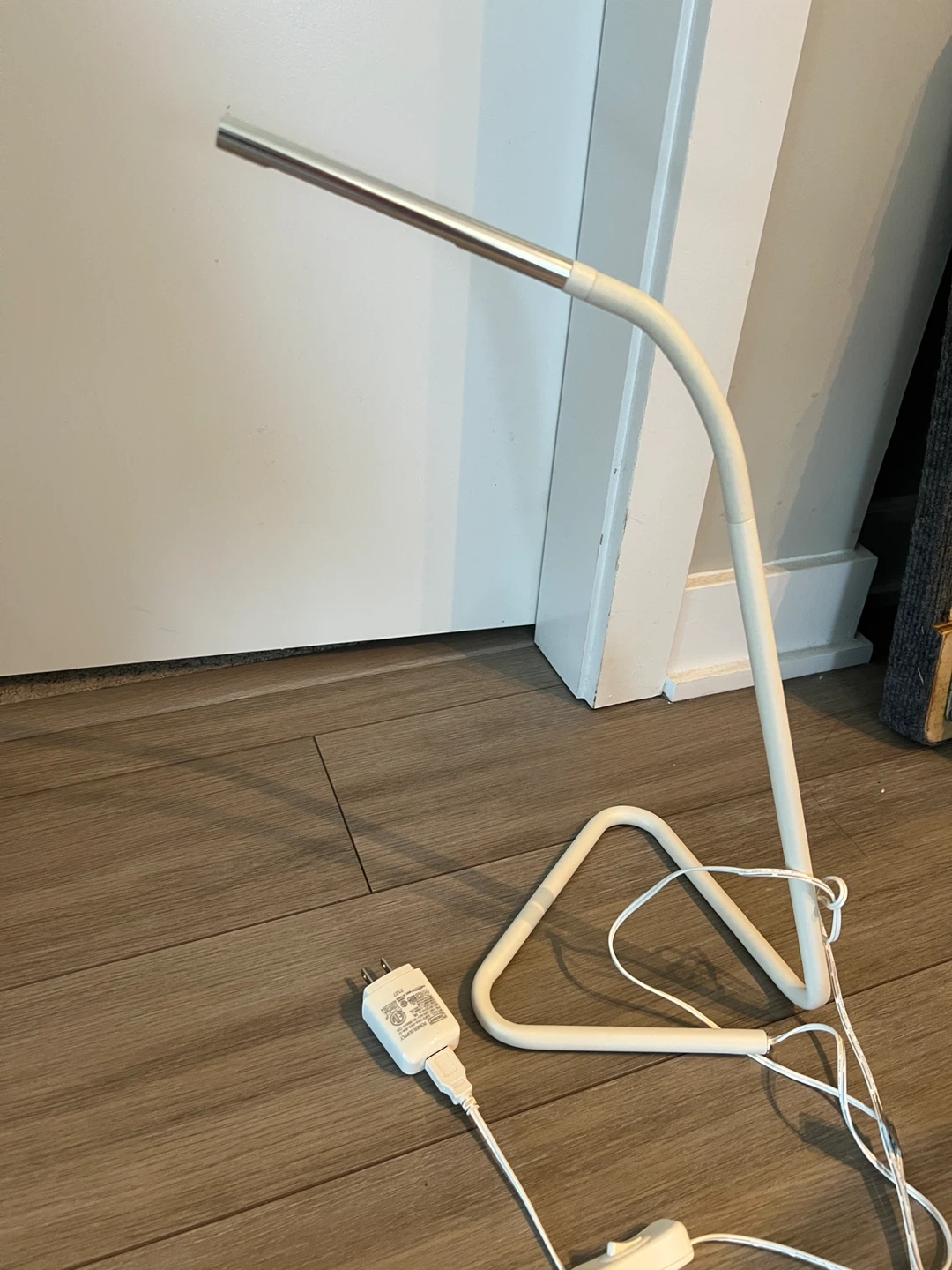 White LED Desk Lamp with Adjustable Gooseneck