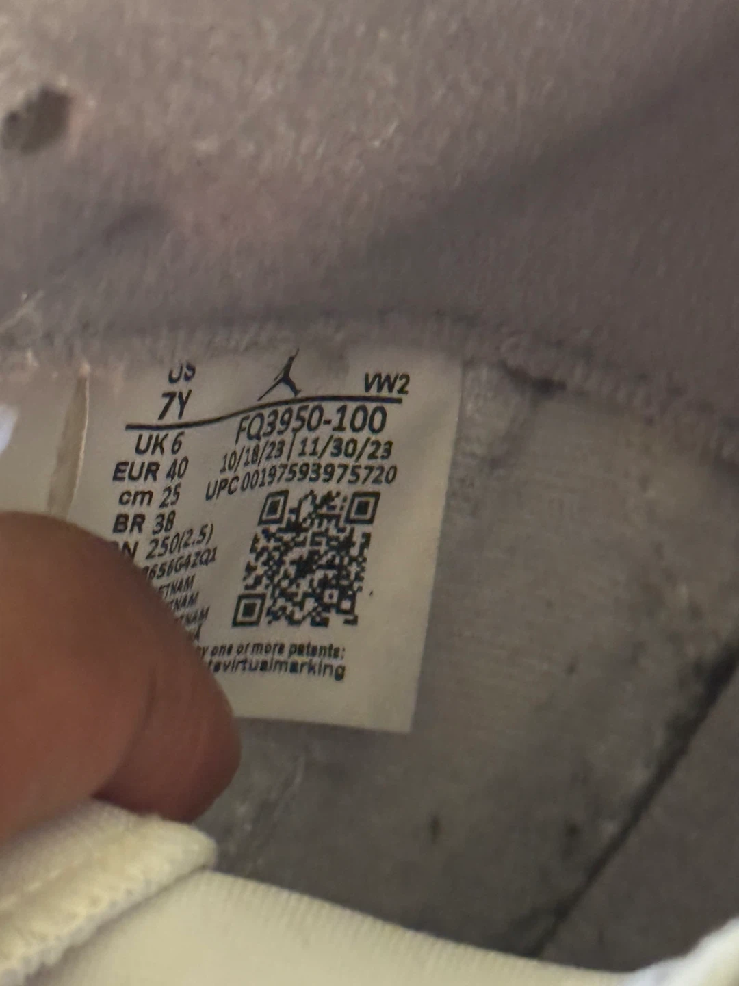 Air Jordan 3 "White Cement Reimagined" (2023) - Size 7Y - photo 3