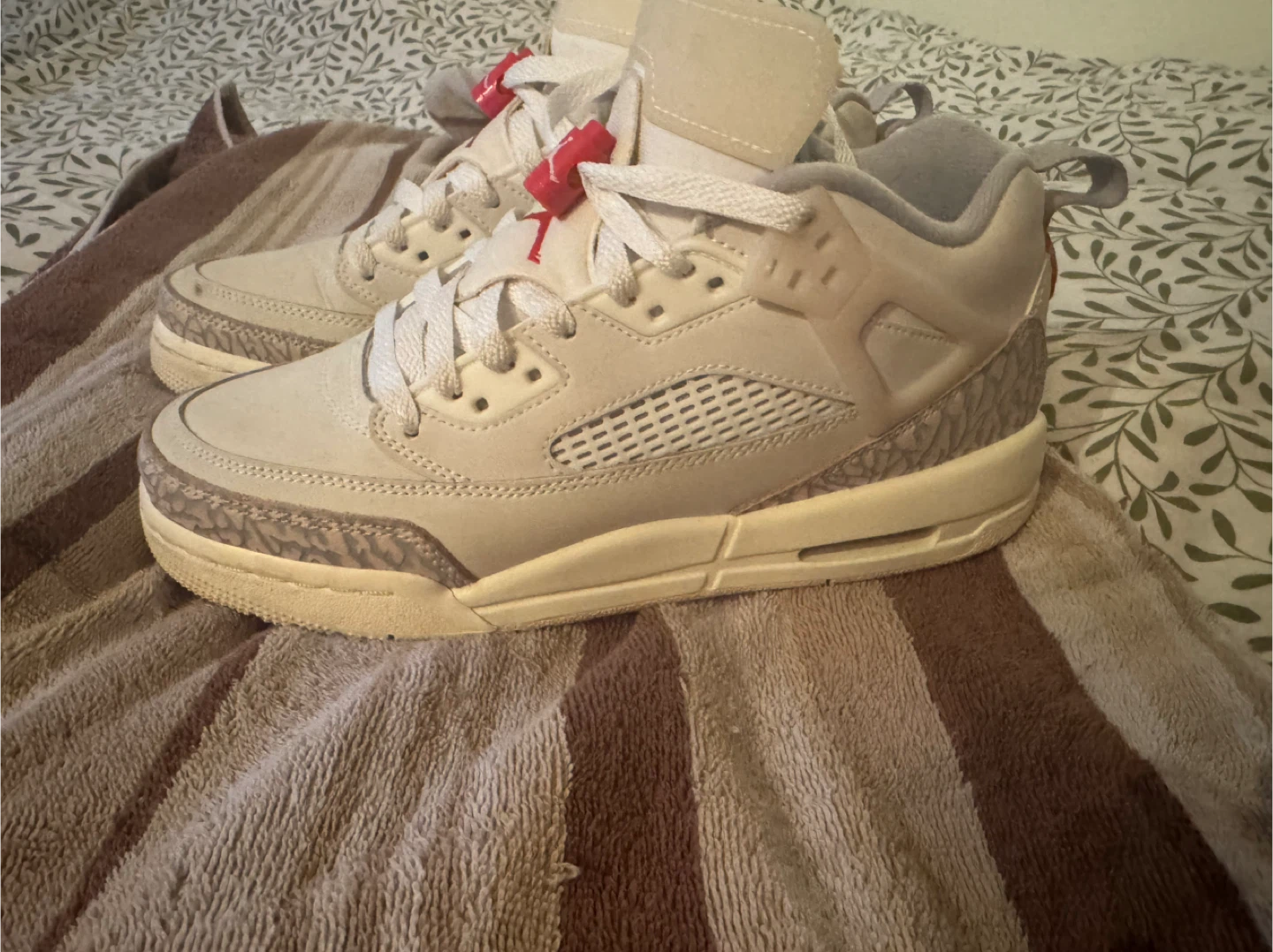 Air Jordan 3 "White Cement Reimagined" (2023) - Size 7Y
