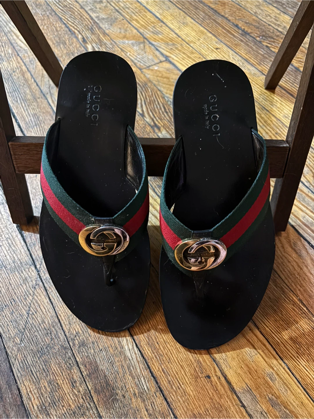 Gucci Black Leather Thong Sandals with Green & Red Stripe