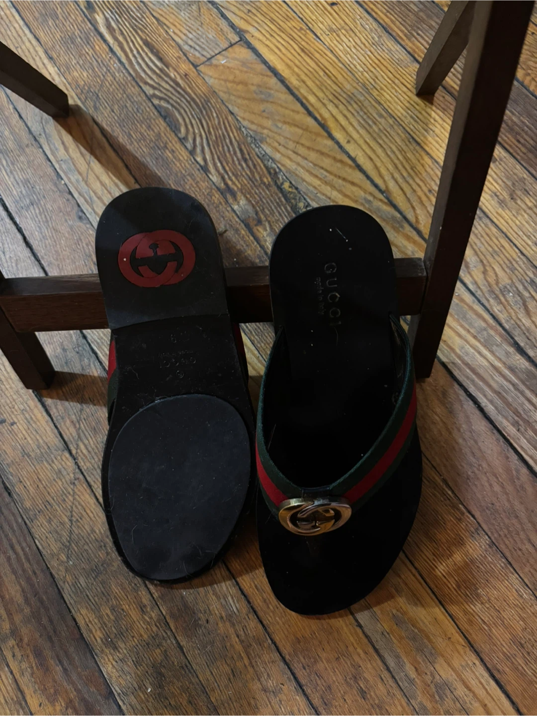 Gucci Black Leather Thong Sandals with Green & Red Stripe - photo 3