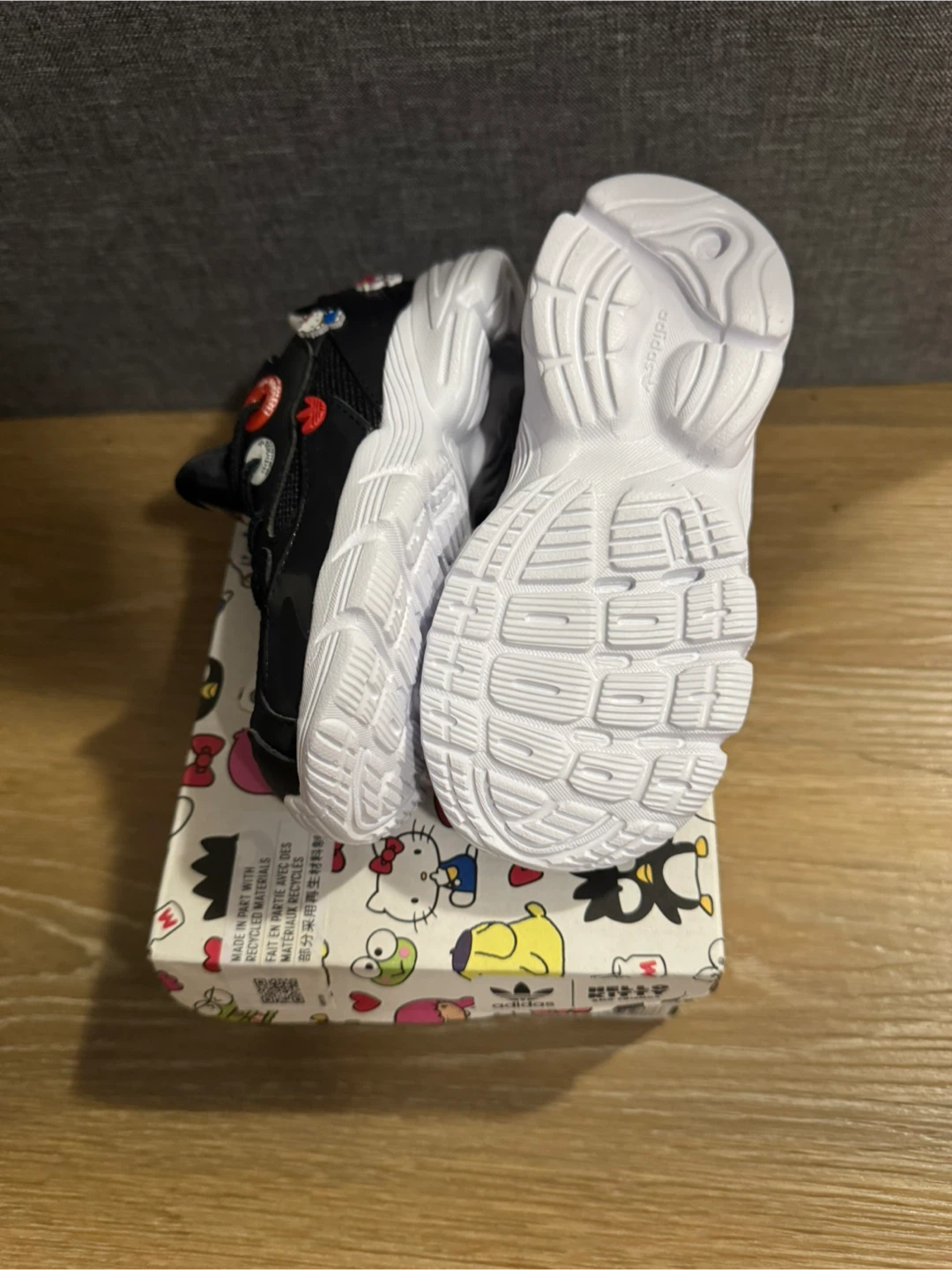 Adidas x Hello Kitty TD Shoes Size 9K - photo 5