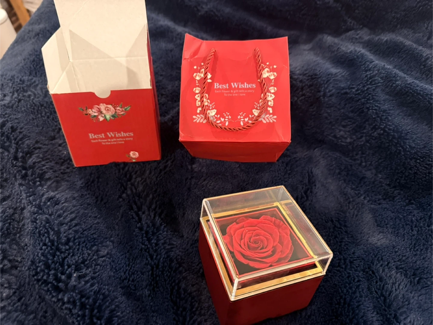 Eternal red rose and a cute necklace