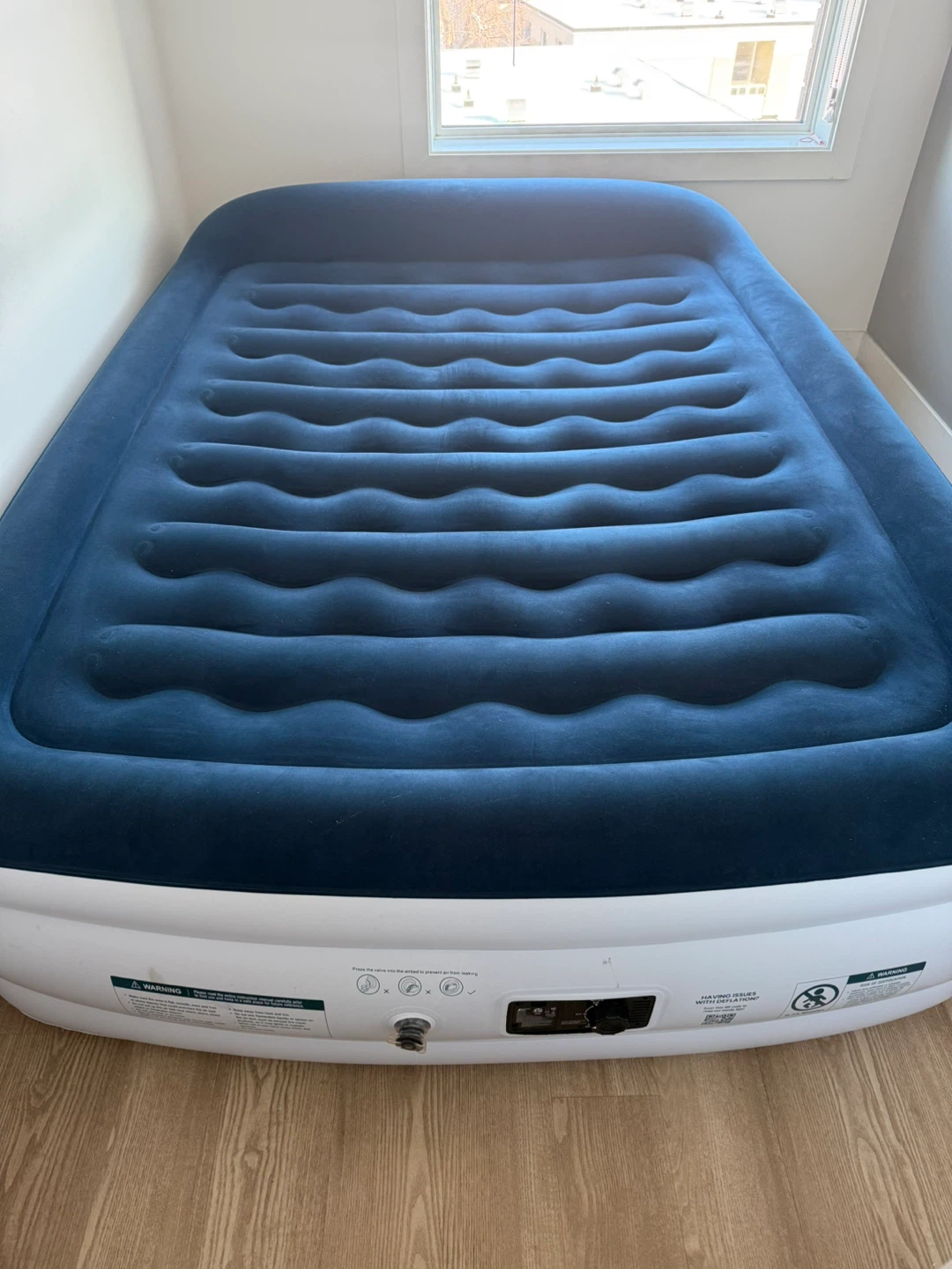 Air Mattress (Queen 22”) - photo 2