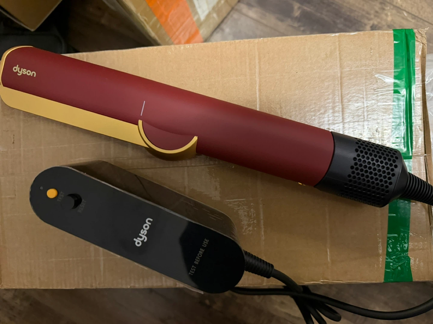 Dyson Air Straight - Red/Gold