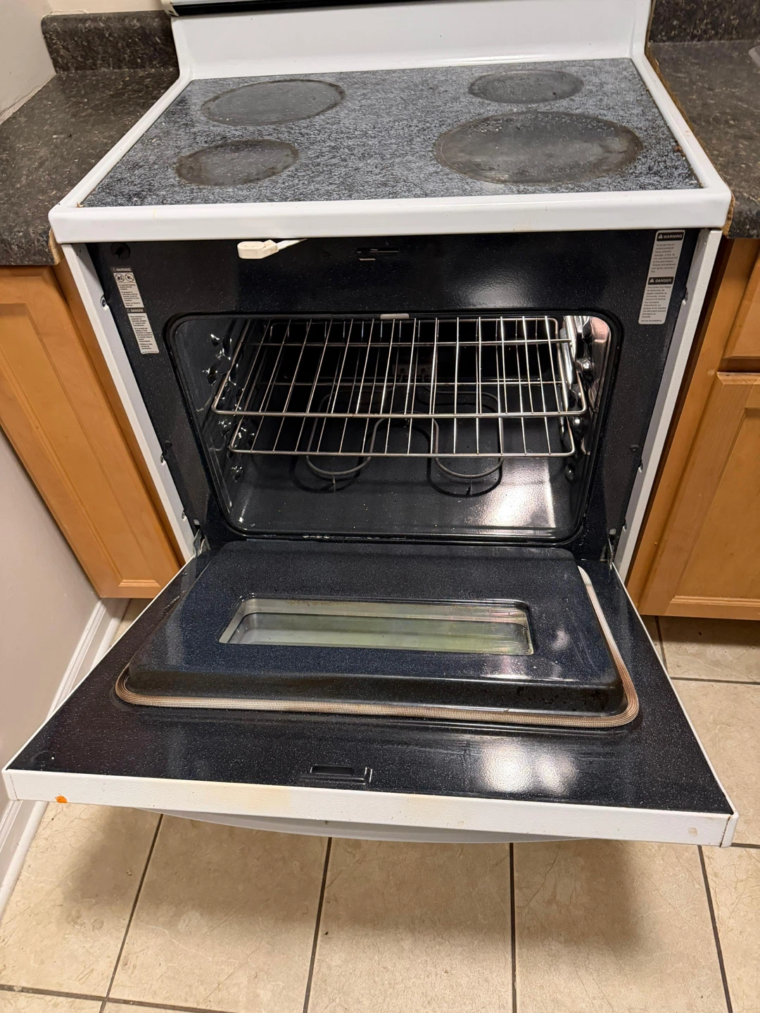 White Electric Stove with 4 Burners - photo 3