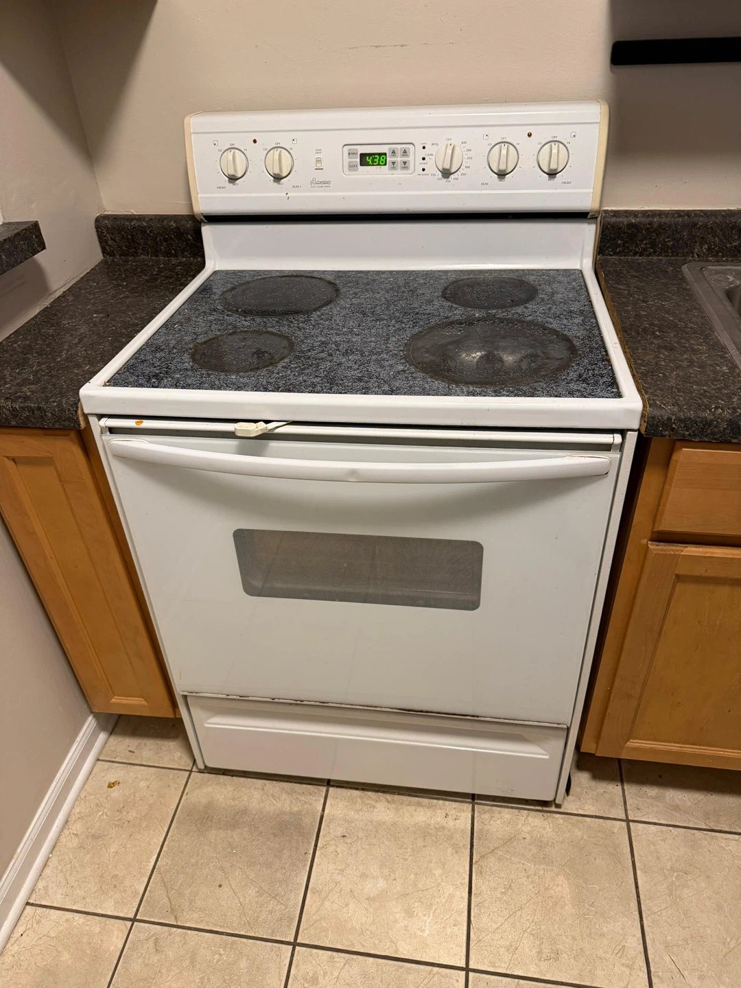 White Electric Stove with 4 Burners