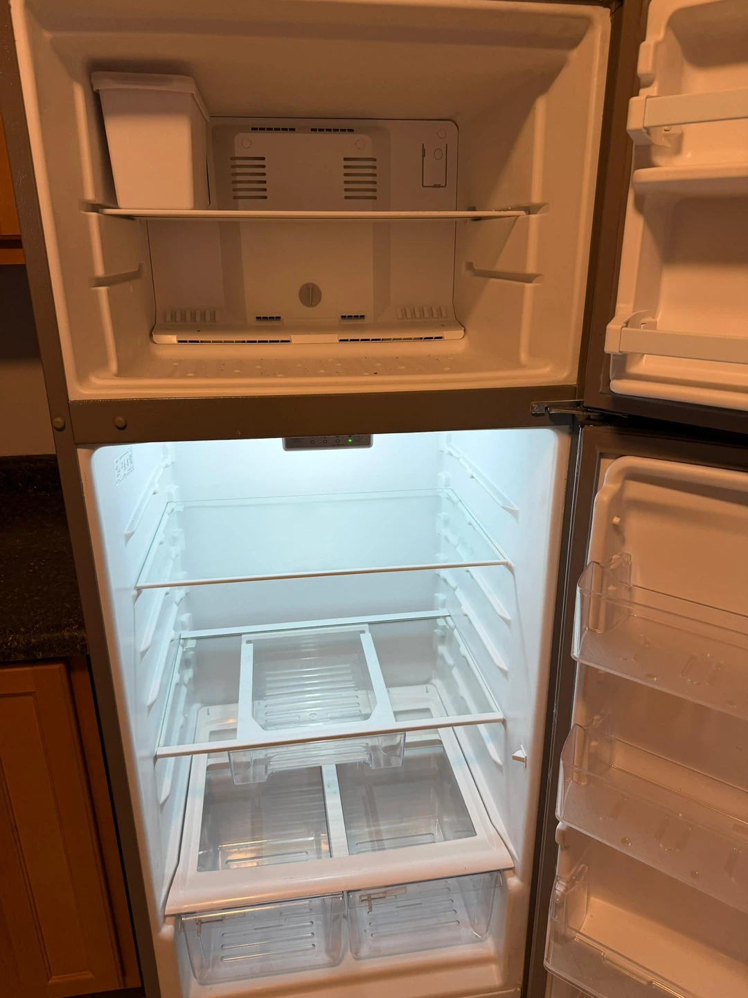 Whirlpool Refrigerator - photo 4