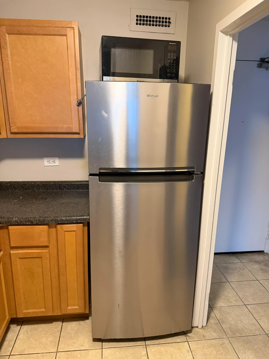 Whirlpool Refrigerator - photo 2