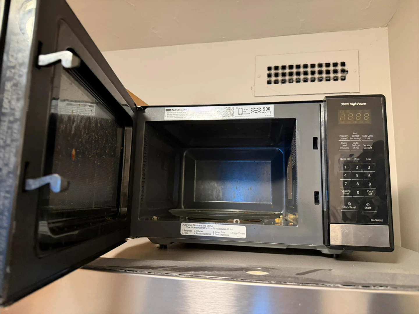 Panasonic 900W Microwave - photo 2