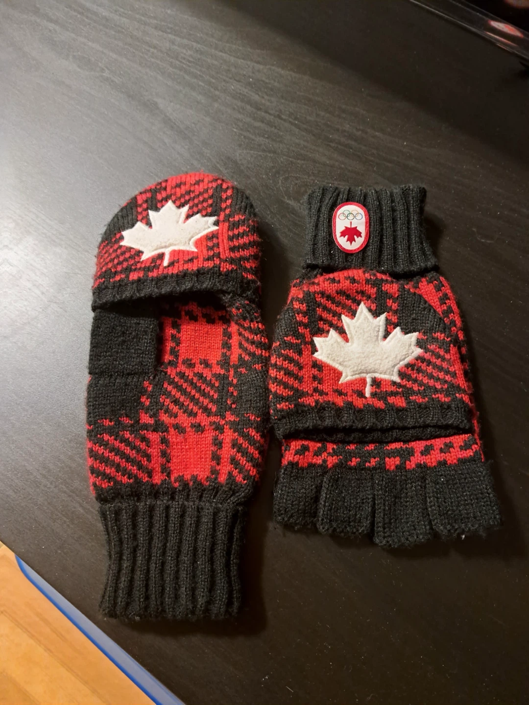 Convertible Mittens with Canadian Maple Leaf Design