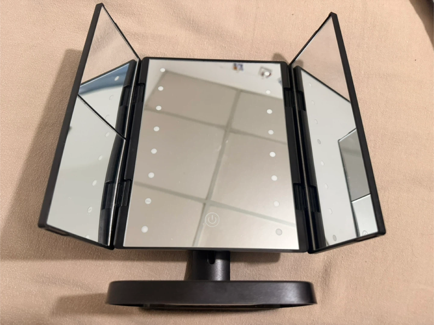 QUO Beauty Tri-Fold LED Makeup Mirror - photo 4