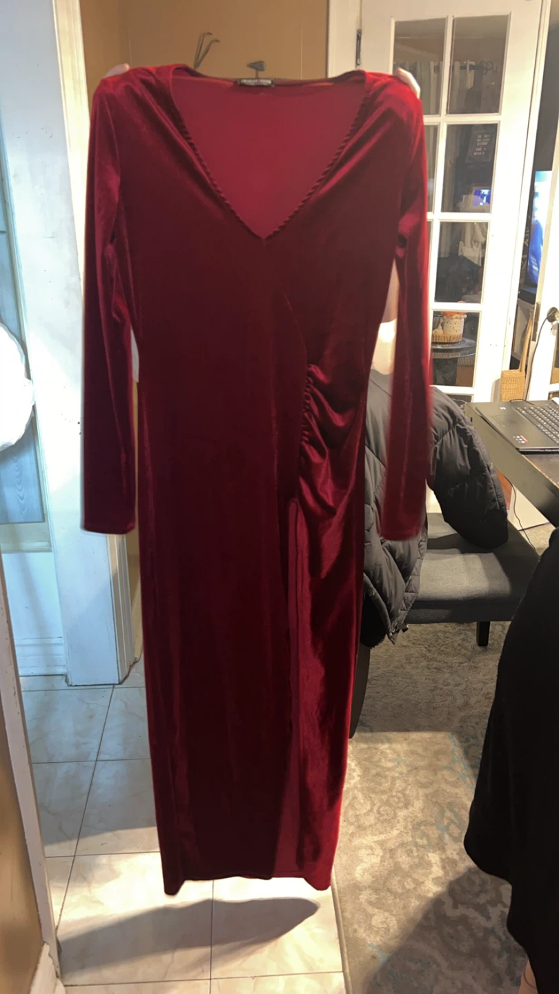Fashion nova Red Velvet Long Sleeve Dress #freecycle