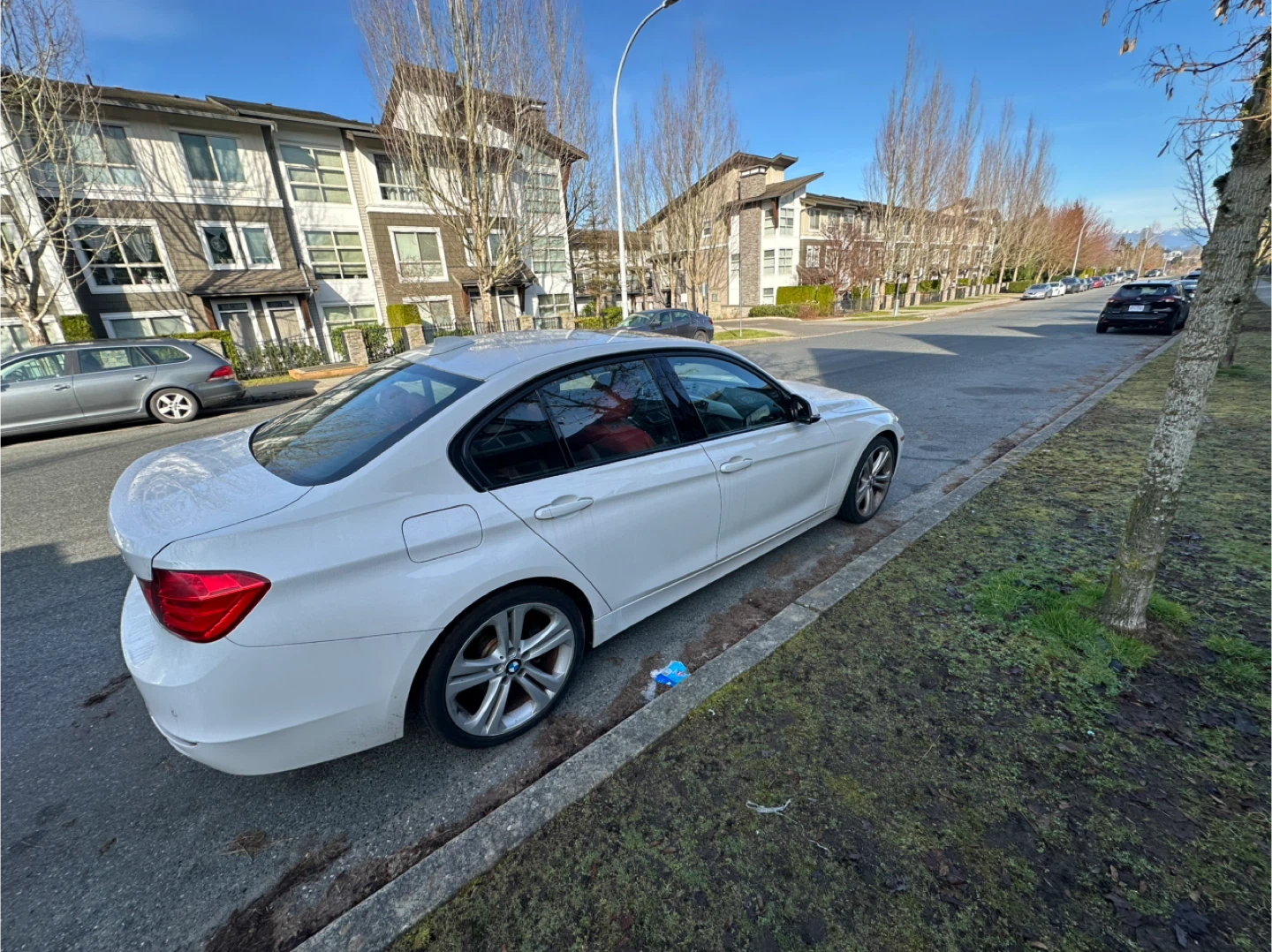 White BMW 3 Series Sedan - photo 4