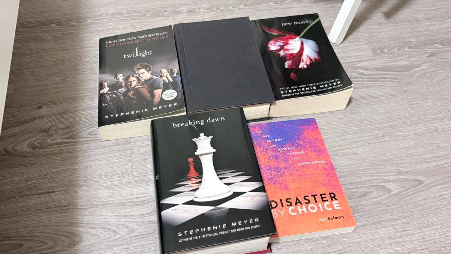 Twilight Saga Books by Stephenie Meyer