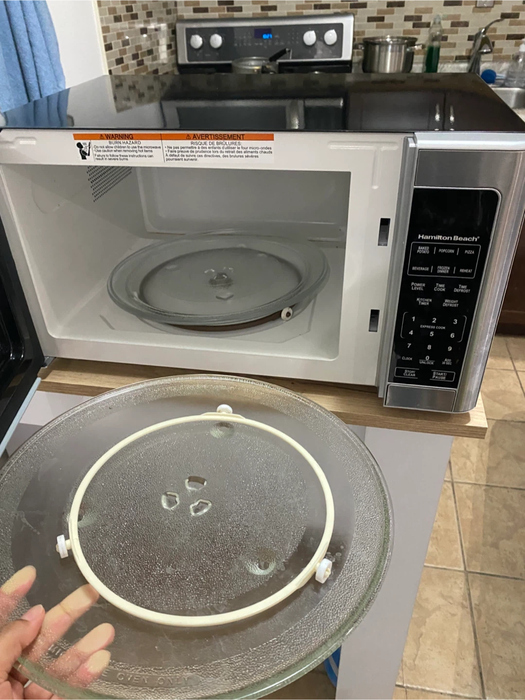 Hamilton Beach Microwave Oven - photo 2