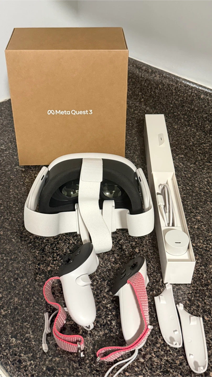Meta Quest 3 512GB (Like New)+ knuckle grips