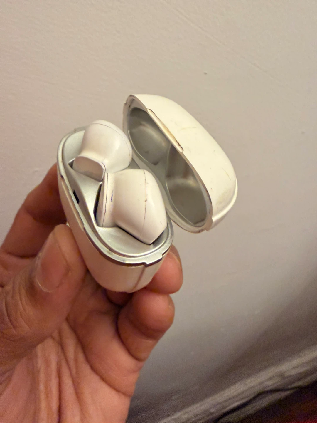 Used White Wireless Earbuds Charging Case - photo 4