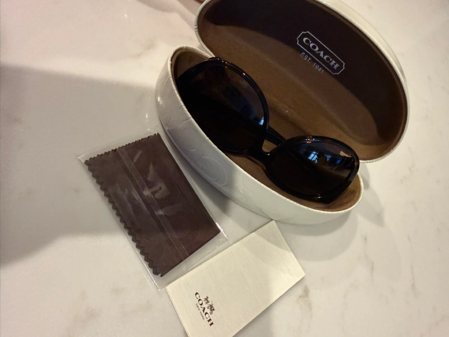 COACH Sunglasses with Case and Cleaning Cloth - photo 3