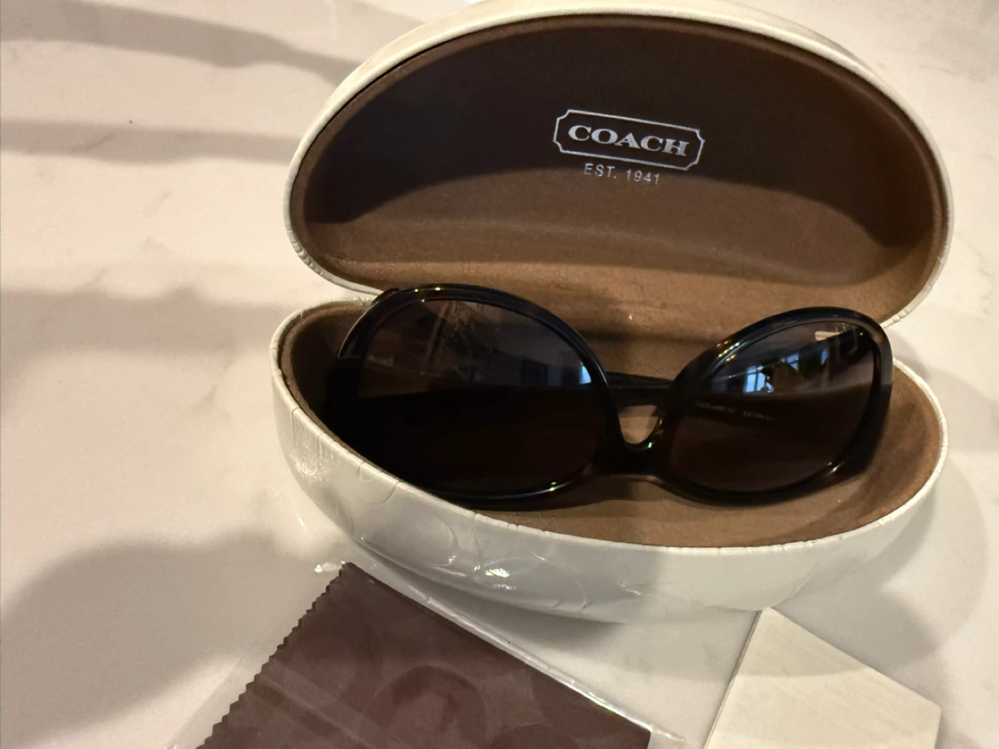 COACH Sunglasses with Case and Cleaning Cloth - photo 4