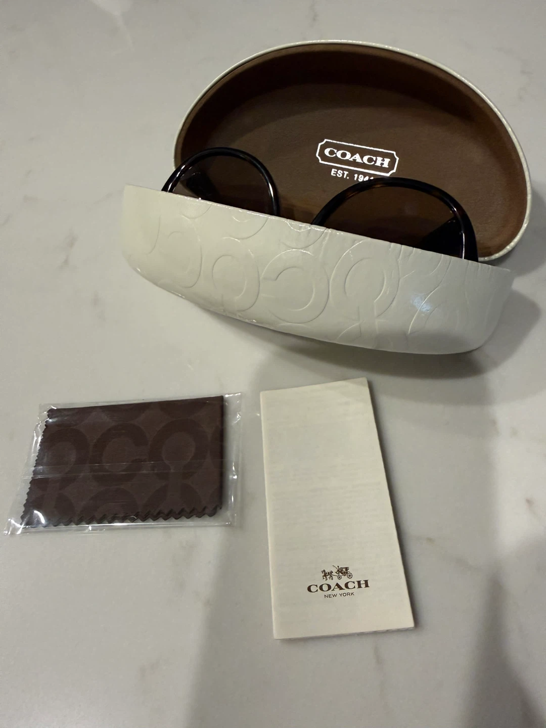 COACH Sunglasses with Case and Cleaning Cloth - photo 2