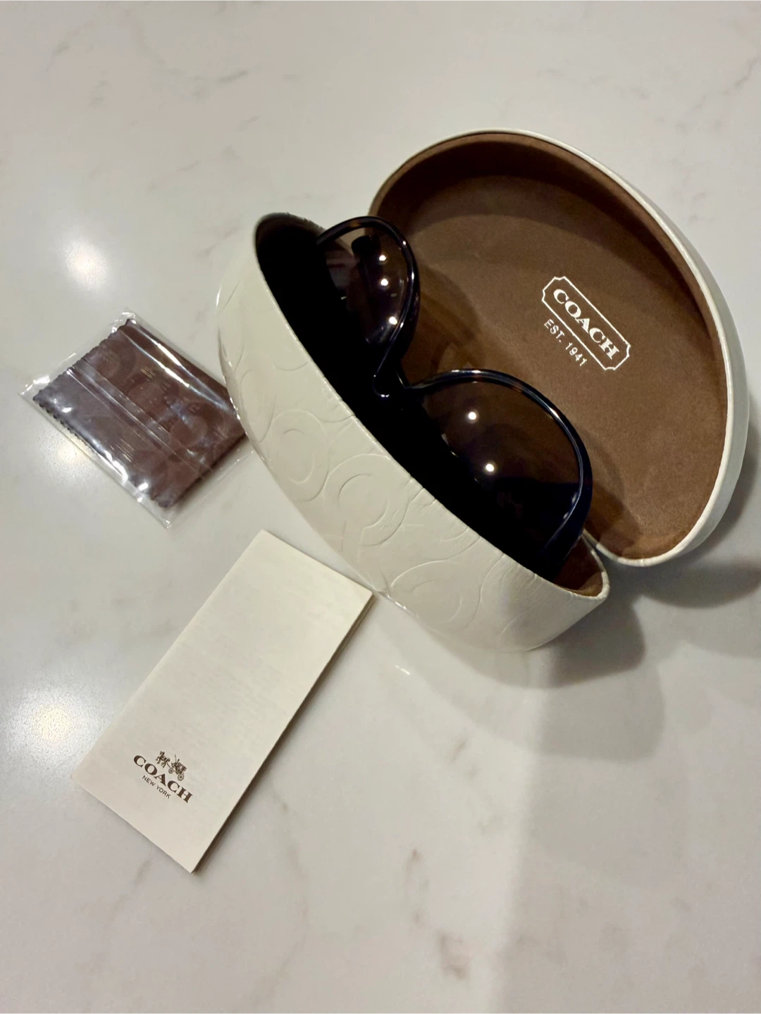 COACH Sunglasses with Case and Cleaning Cloth