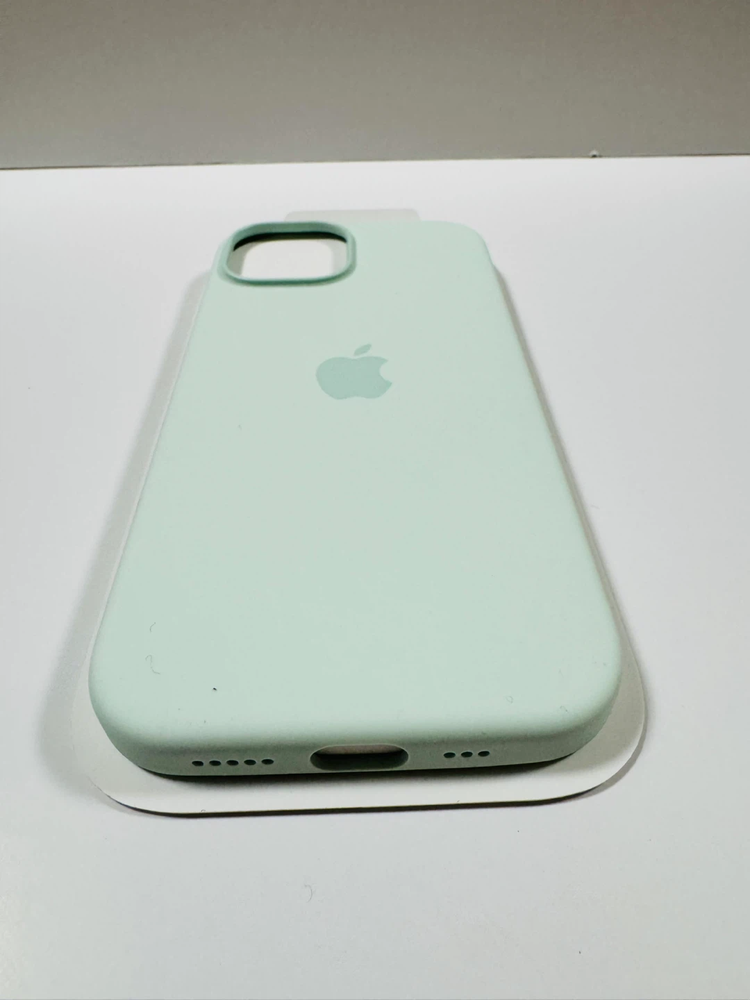 Apple iPhone 15 Silicone Case MagSafe - Soft Mint - photo 3