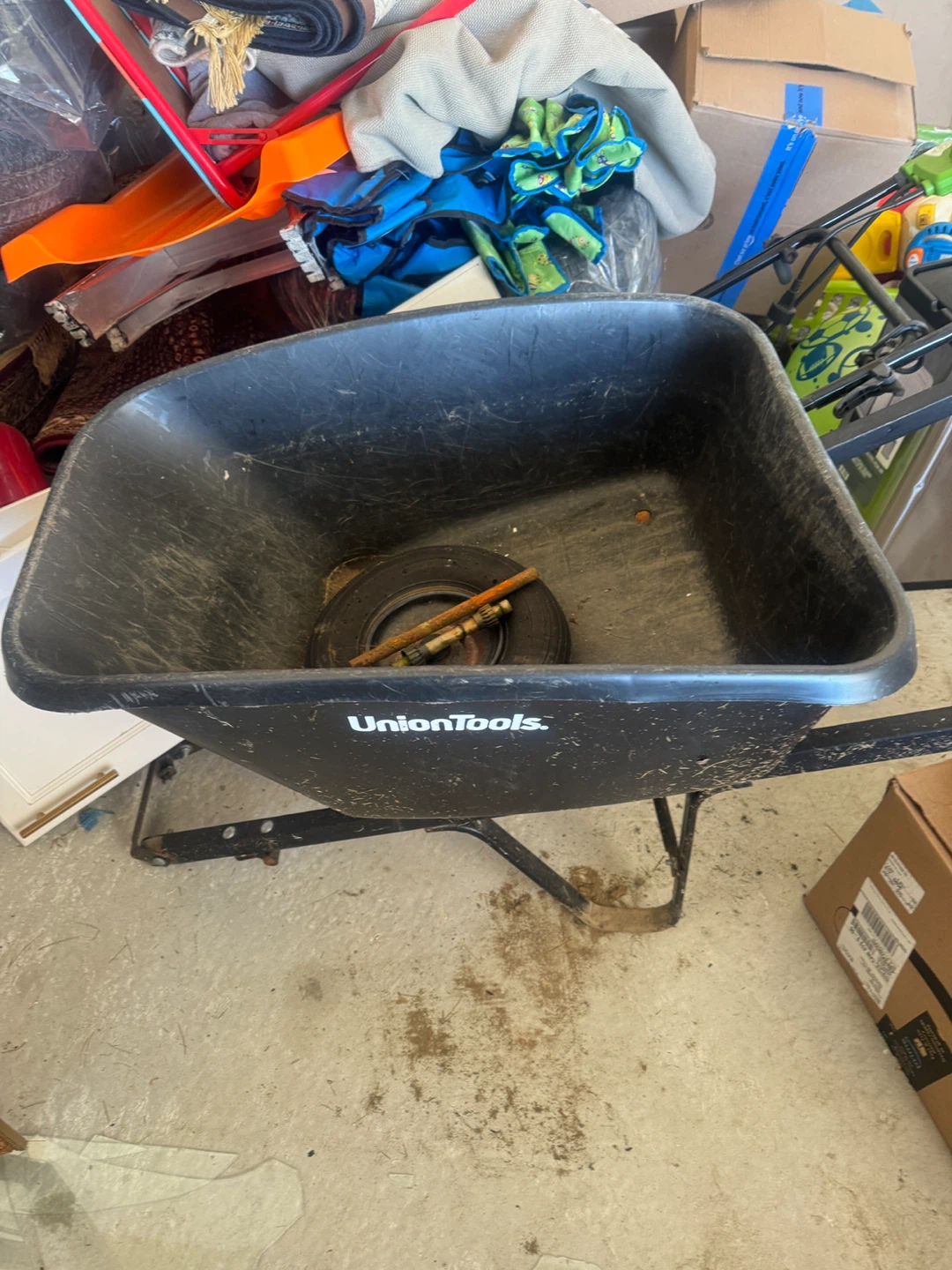 Union Tools Wheelbarrow