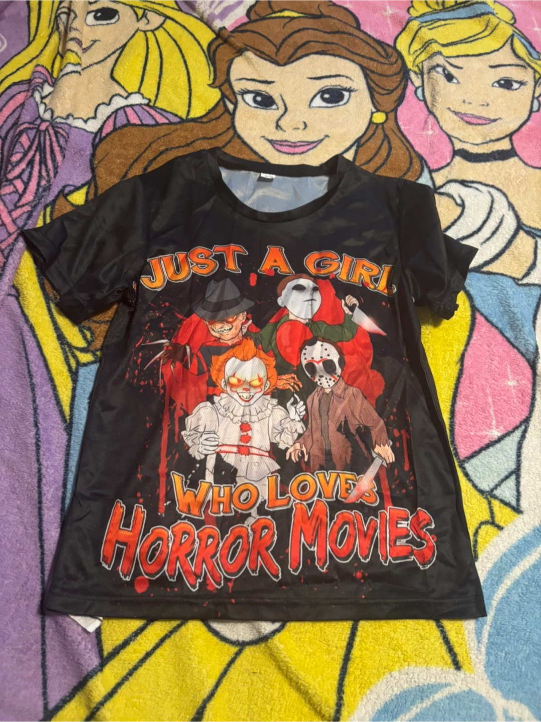 Graphic T-Shirt "Just a Girl Who Loves Horror Movies"