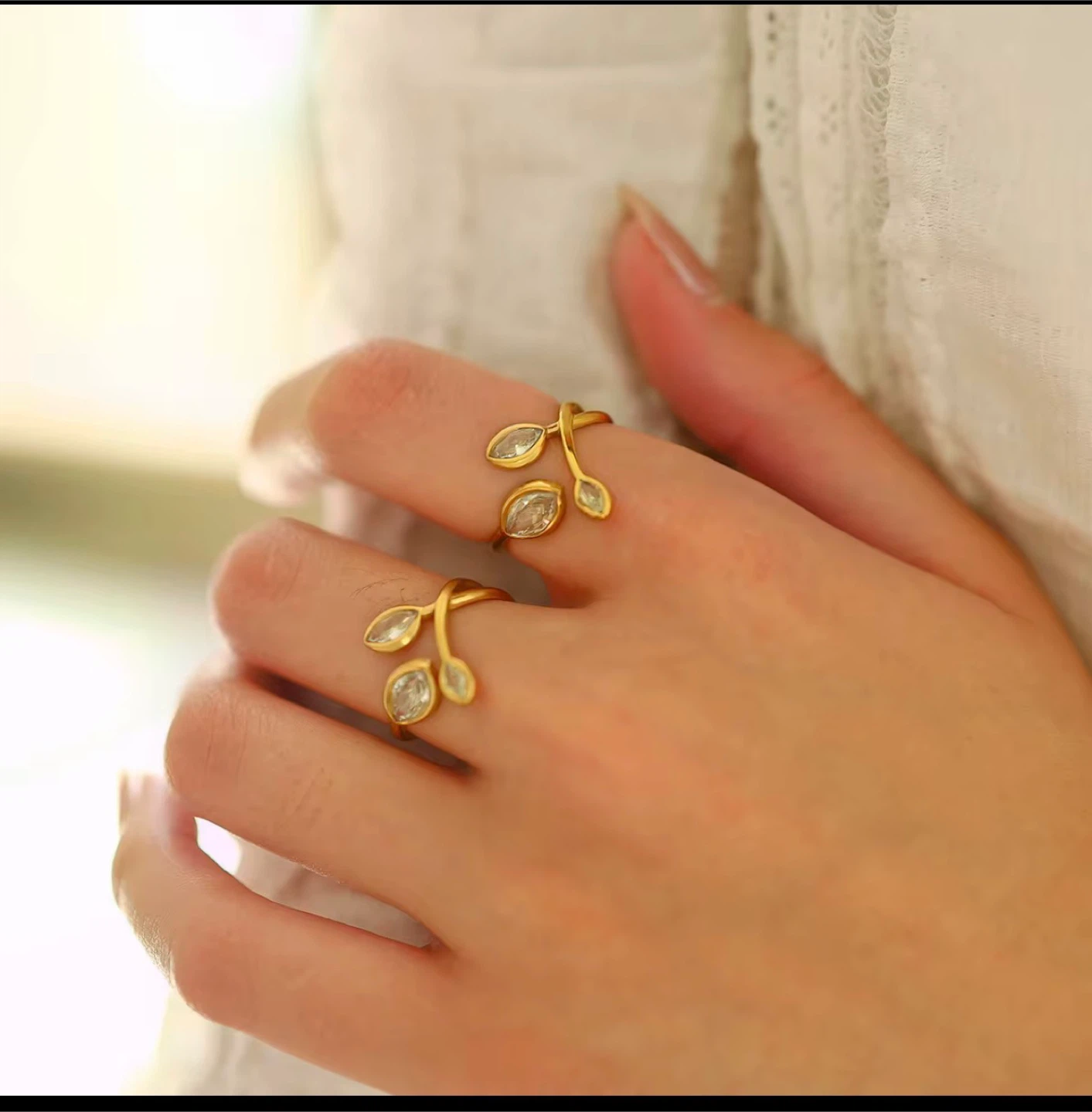 Leaf Crystal Ring - PVD 18K Gold Plated Stainless Steel - photo 4