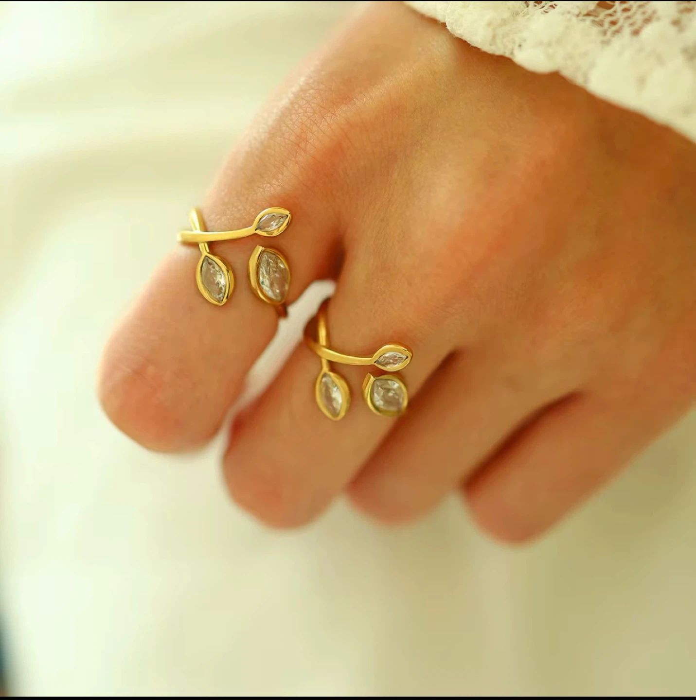 Leaf Crystal Ring - PVD 18K Gold Plated Stainless Steel - photo 3