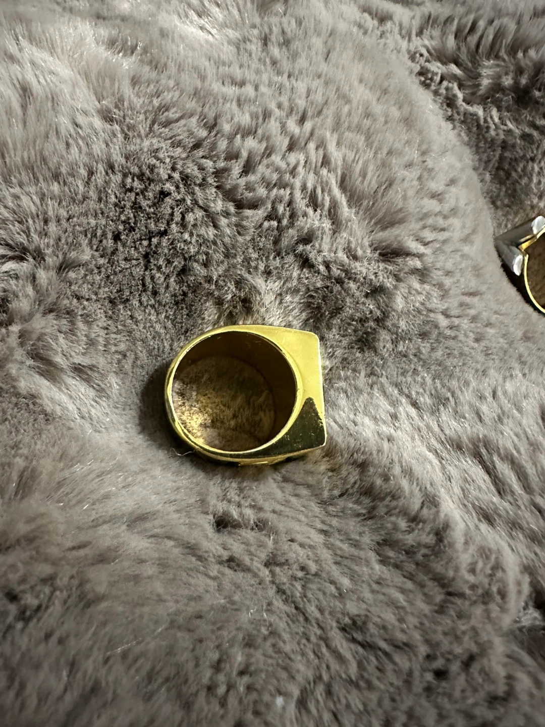 Gold-toned ring with black square stone - photo 3