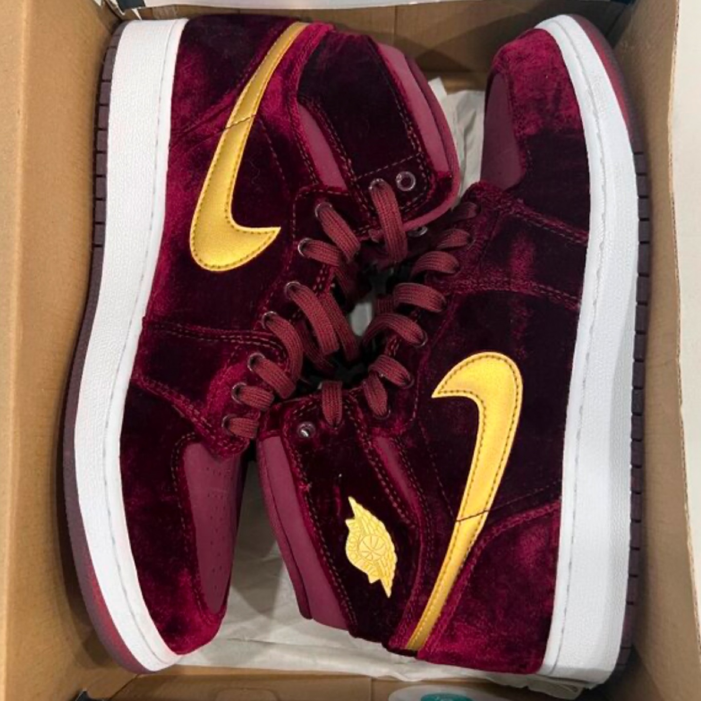 Brand new Jordan’s 1 “ Heiress “ Velvet Maroon Unisex - photo 3