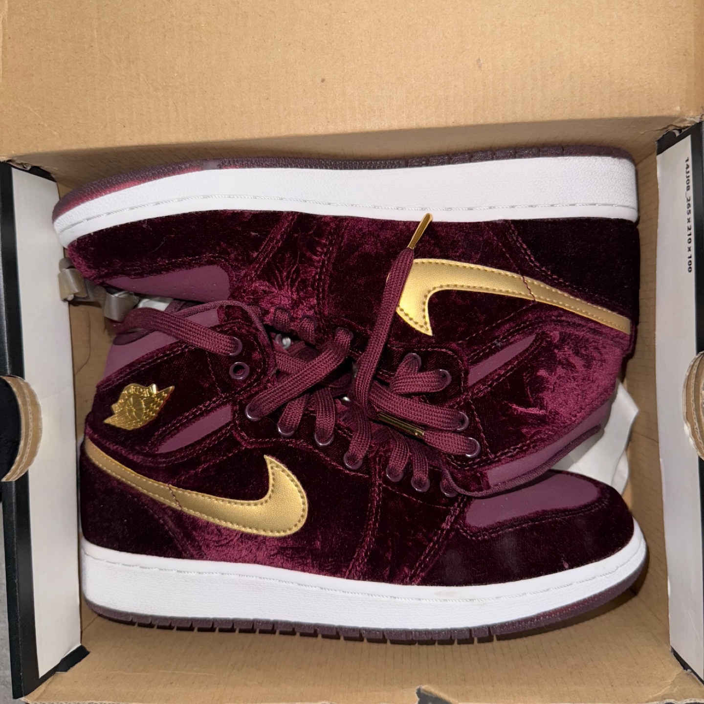 Brand new Jordan’s 1 “ Heiress “ Velvet Maroon Unisex - photo 2