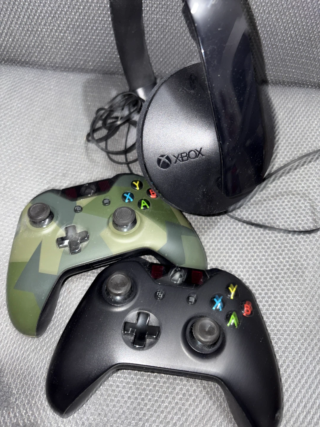 2 Set of Xbox Controllers and Headset - photo 2