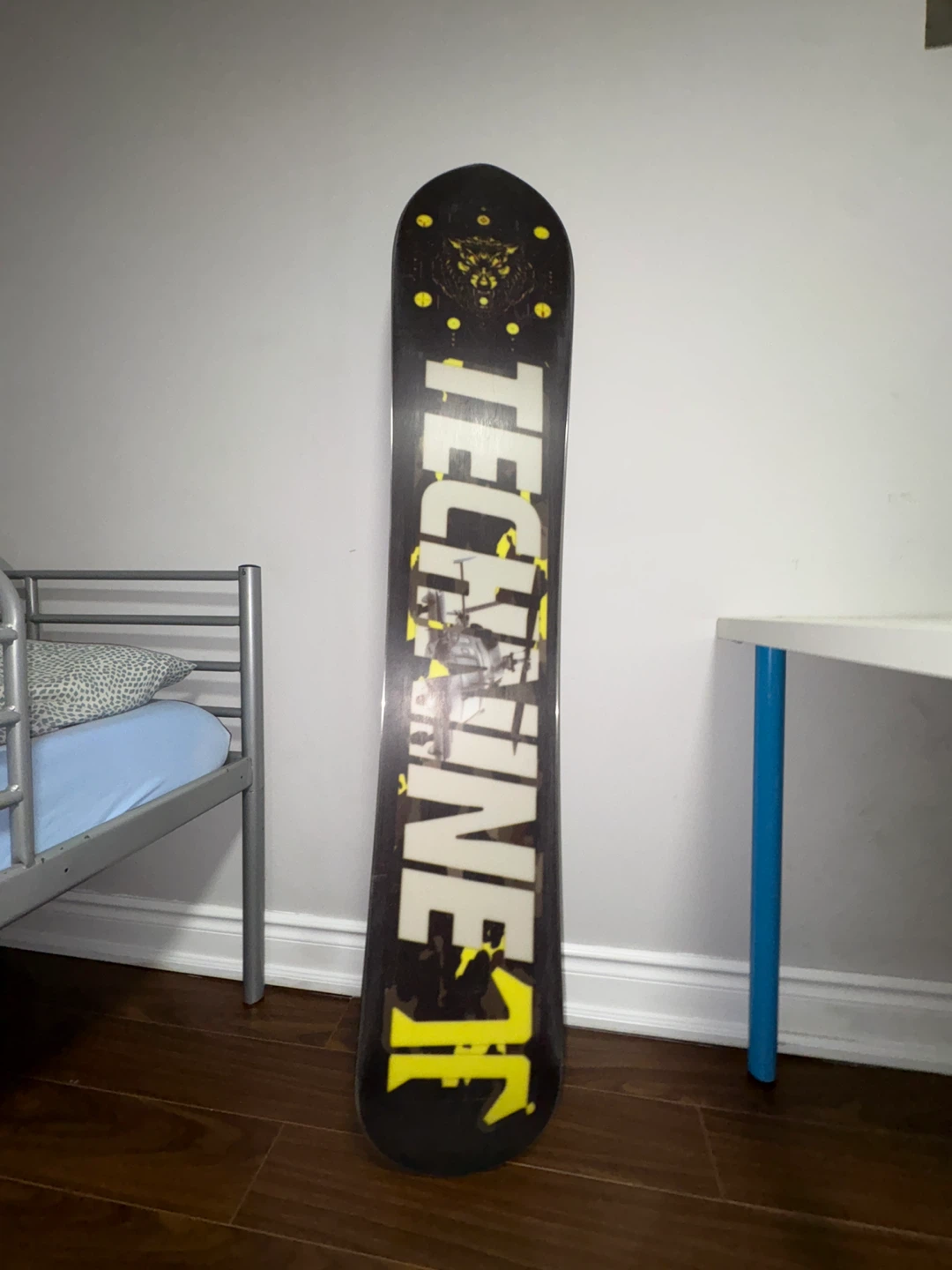Technine Snowboard with Bindings