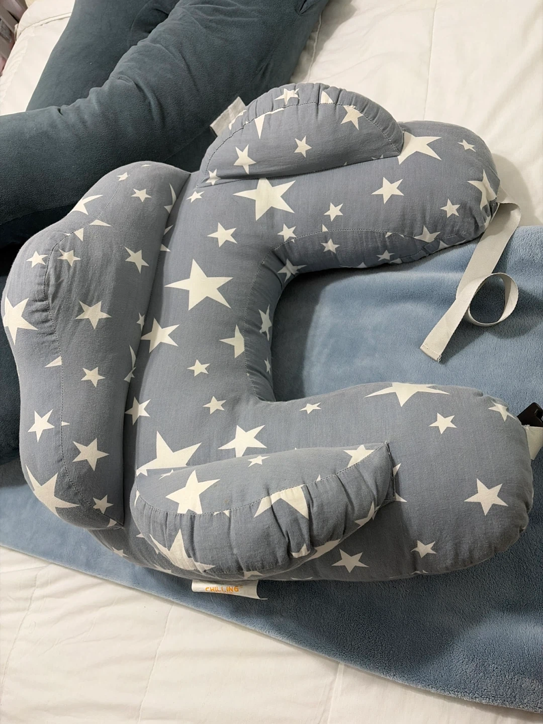 Chilling Nursing Pillow with Star Pattern