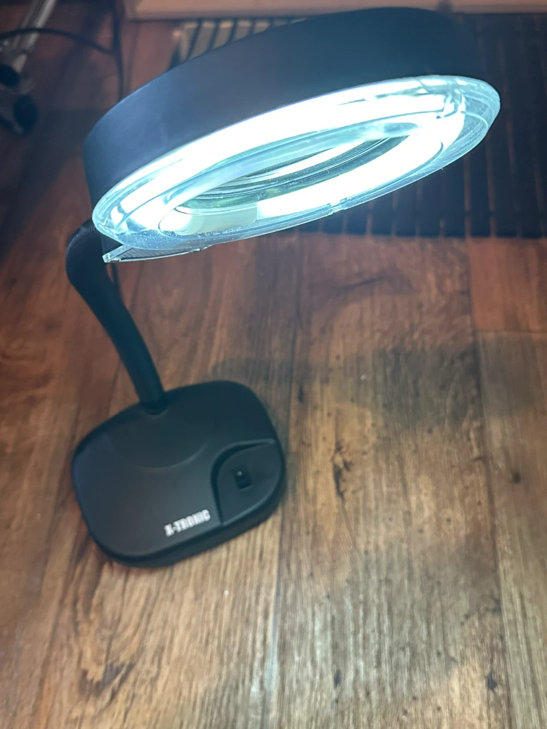 X-Tronic Magnifying Lamp with Light - photo 2