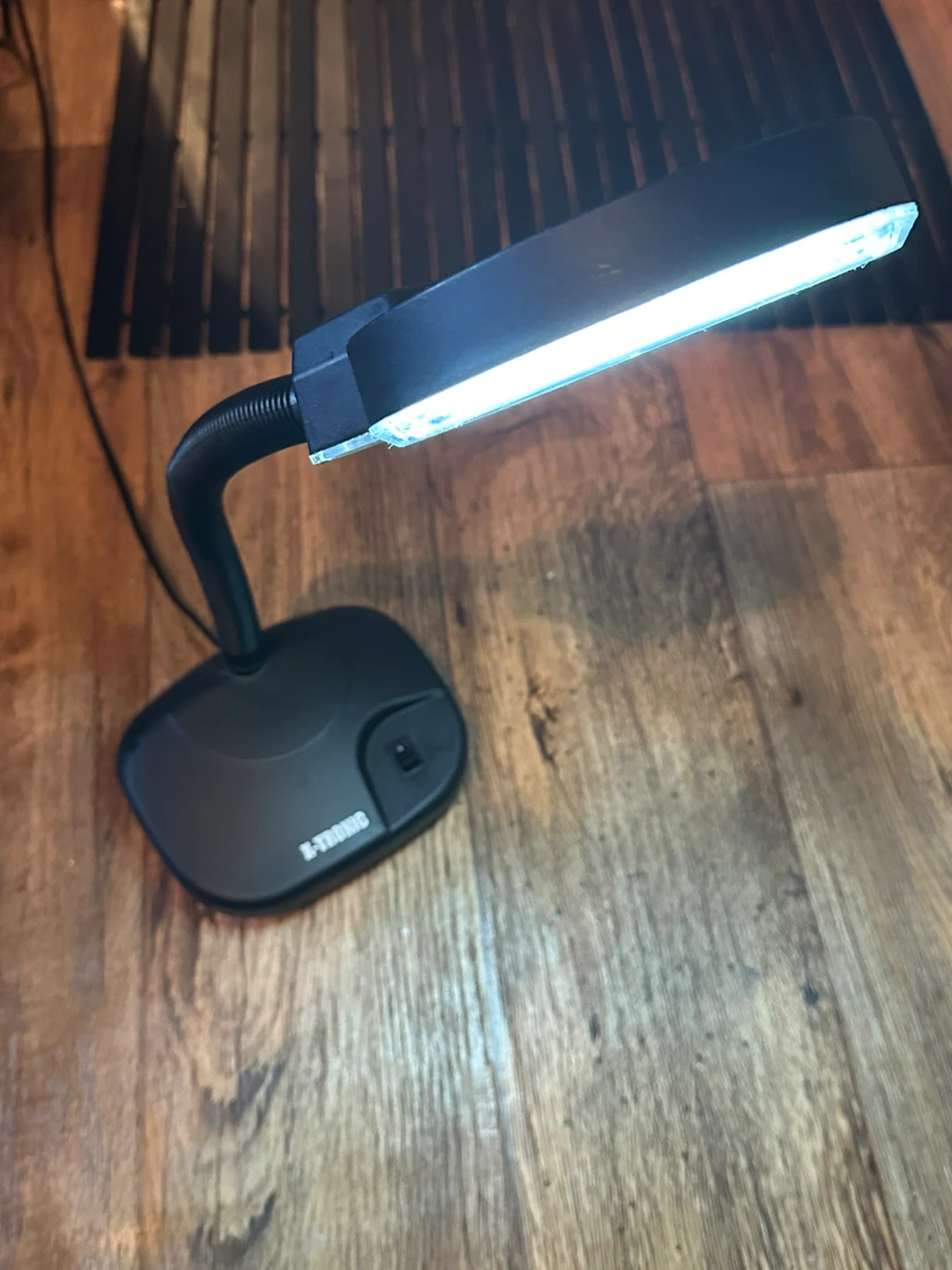 X-Tronic Magnifying Lamp with Light