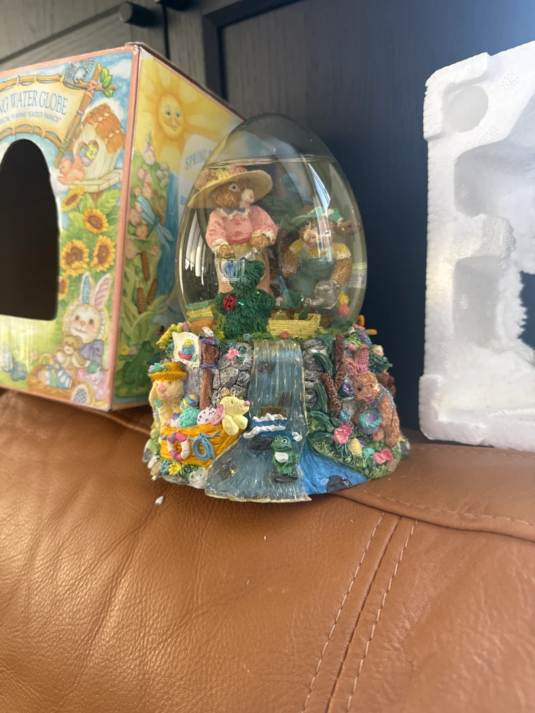 Spring Water Globe with Musical Playing "Easter Parade" - photo 2