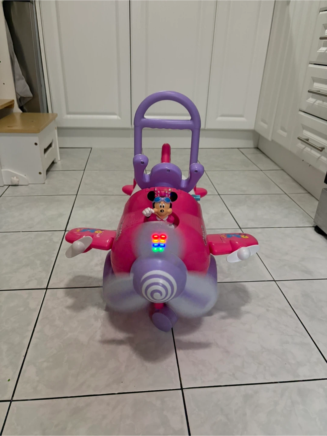 Minnie Mouse Ride-On Plane - photo 2