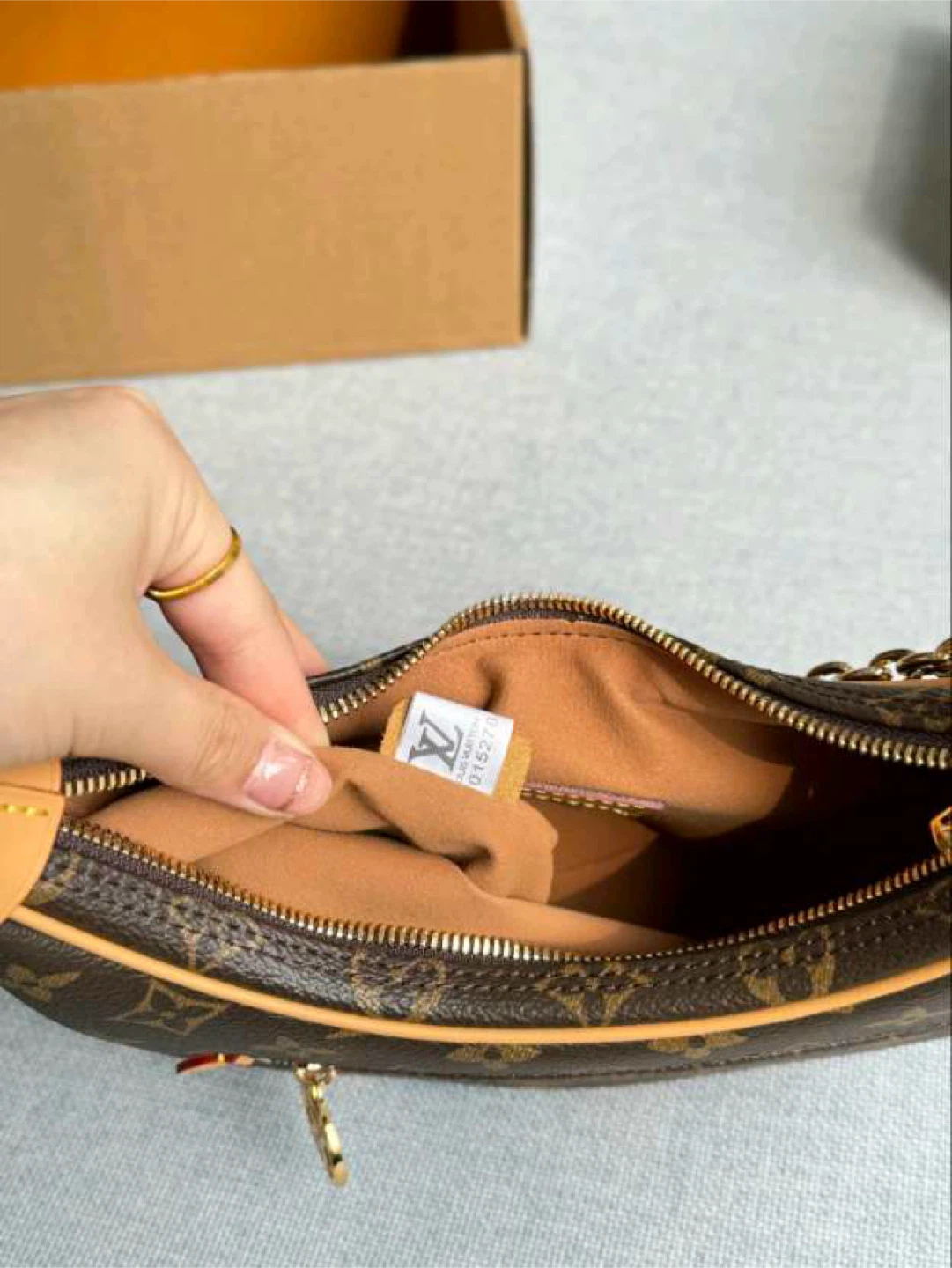 Louis Vuitton Monogram loop Bag - photo 5