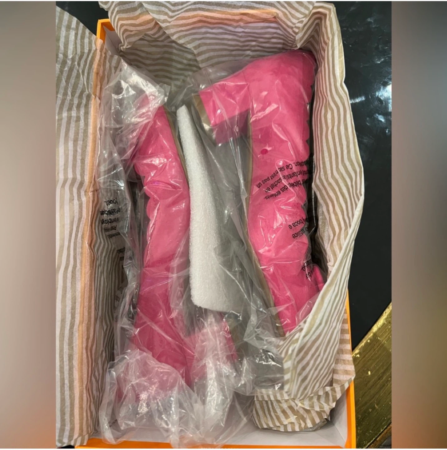 Kate Spade Pink Suede Scalloped Heels 7.5 - photo 3